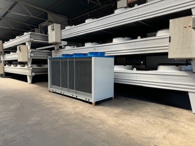 Foto 1-11-102kw chiller.jpg